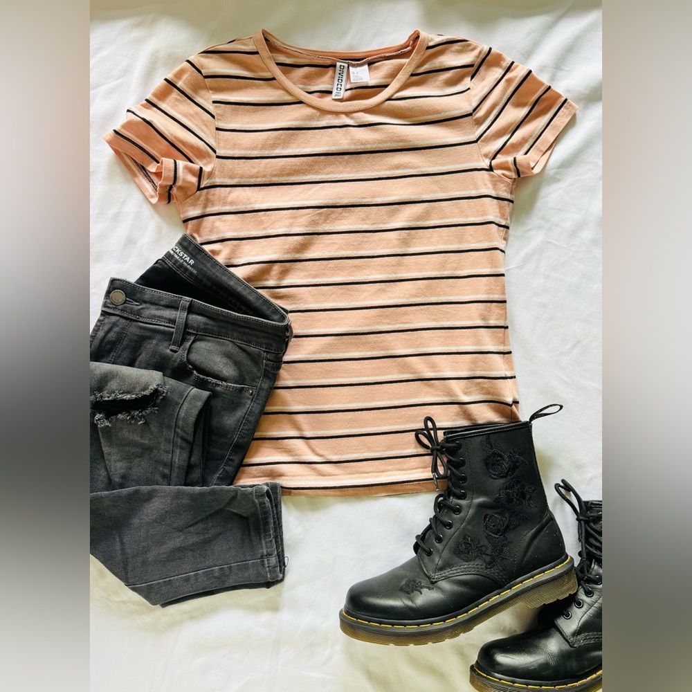 🌵Divided Tan and Black Stripey T-Shirt